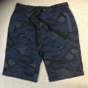 2(X)IST navy blue camouflage shorts